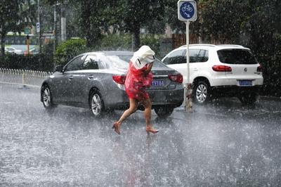 世界上最大的超级大暴雨造成的毁灭性影响