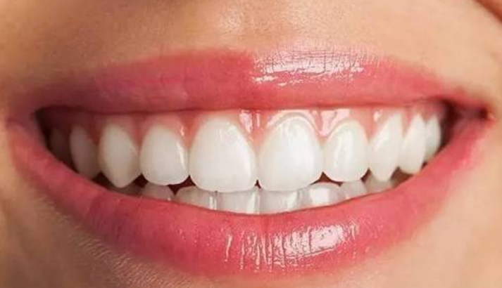 40多岁掉牙齿预示着什么,40多岁出现牙齿掉落可能是身体健康问题的征兆